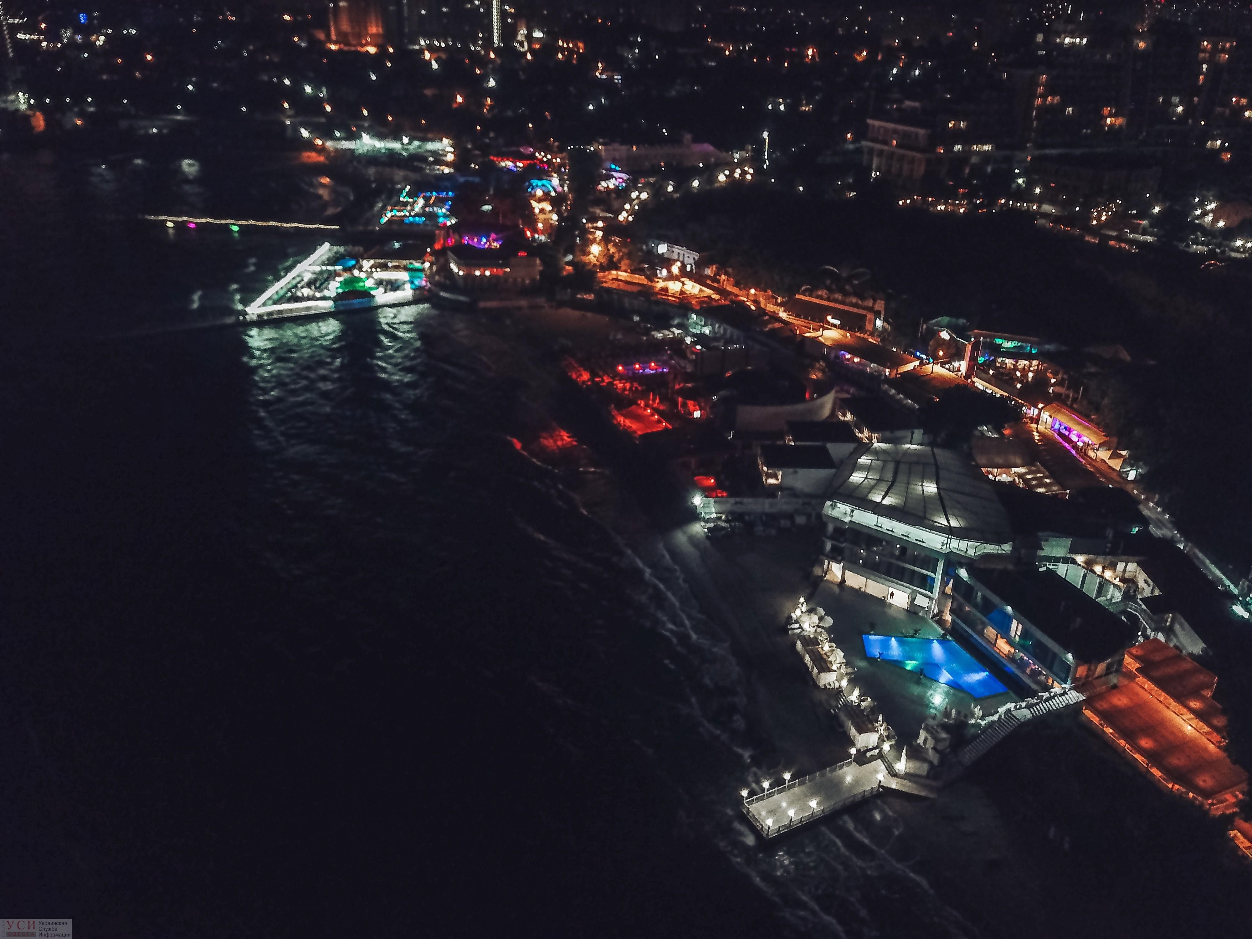 В Одессе возле ночного клуба во время комендантского часа произошла потасовка В Одессе возле ночного клуба во время комендантского часа произошла потасовка