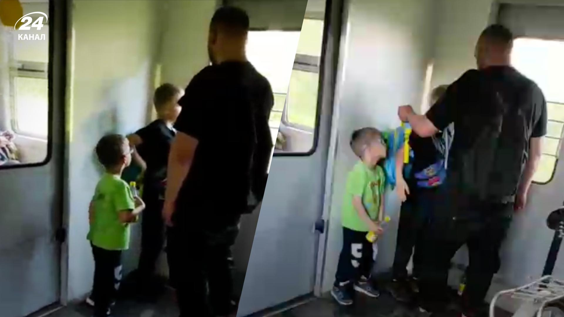 У Росії чоловік відібрав у дітей синьо-жовтий наплічник і накричав на них за "непатріотизм"