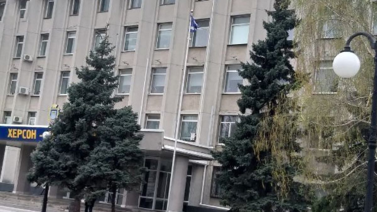 В центре оккупированного Херсона раздался взрыв недалеко от городского совета В центре оккупированного Херсона раздался взрыв недалеко от городского совета