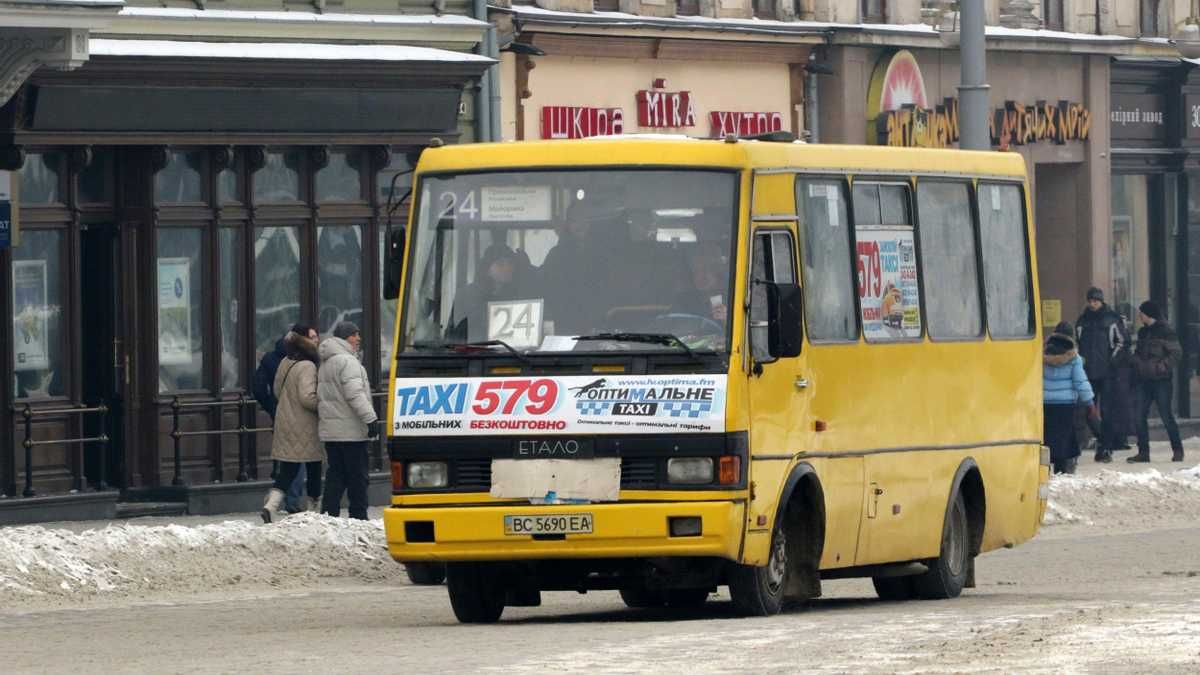 В Івано-Франківську подорожчав проїзд у маршрутках В Івано-Франківську подорожчав проїзд у маршрутках
