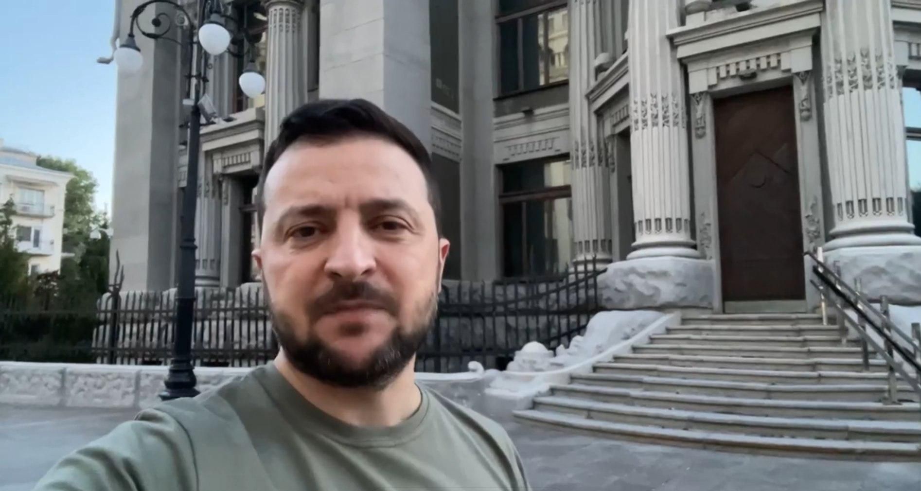 Зеленський звернувся до українців Зеленський звернувся до українців