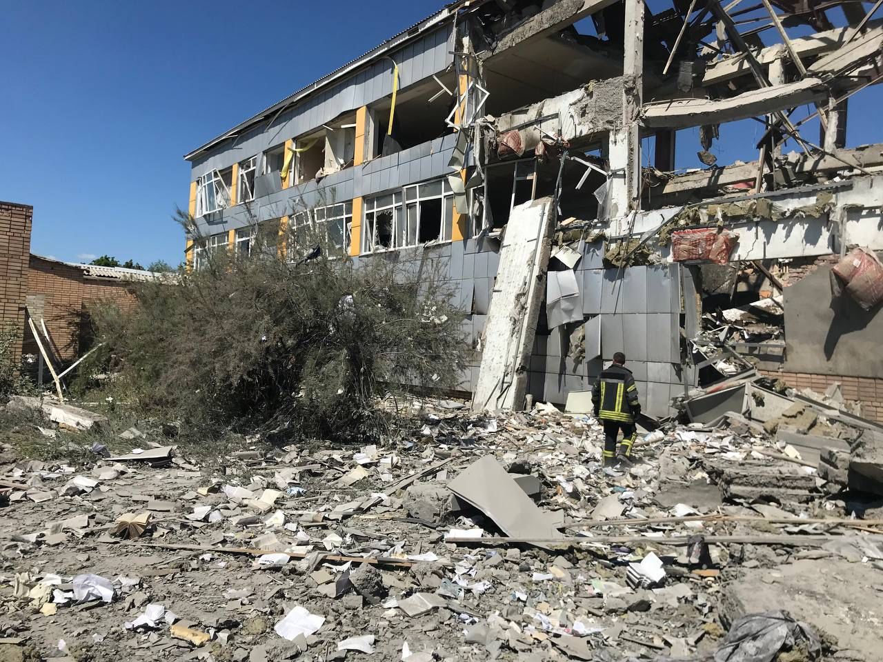 Российская армия обстреляла школу в Бахмуте: есть раненые