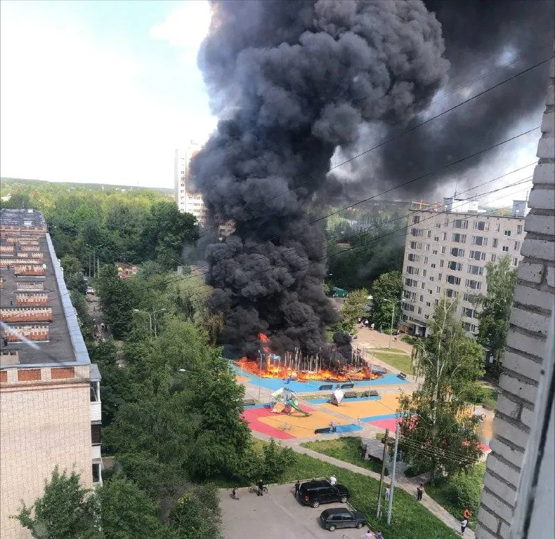 В Росії згорів дитячіий майданчик