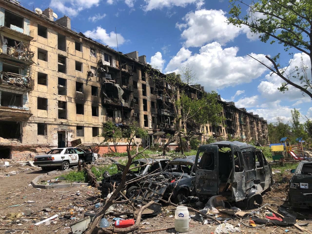 Тела погибших собирают вместе с бетоном, – мэр Мариуполя о критической ситуации в городе Тела погибших собирают вместе с бетоном, – мэр Мариуполя о критической ситуации в городе