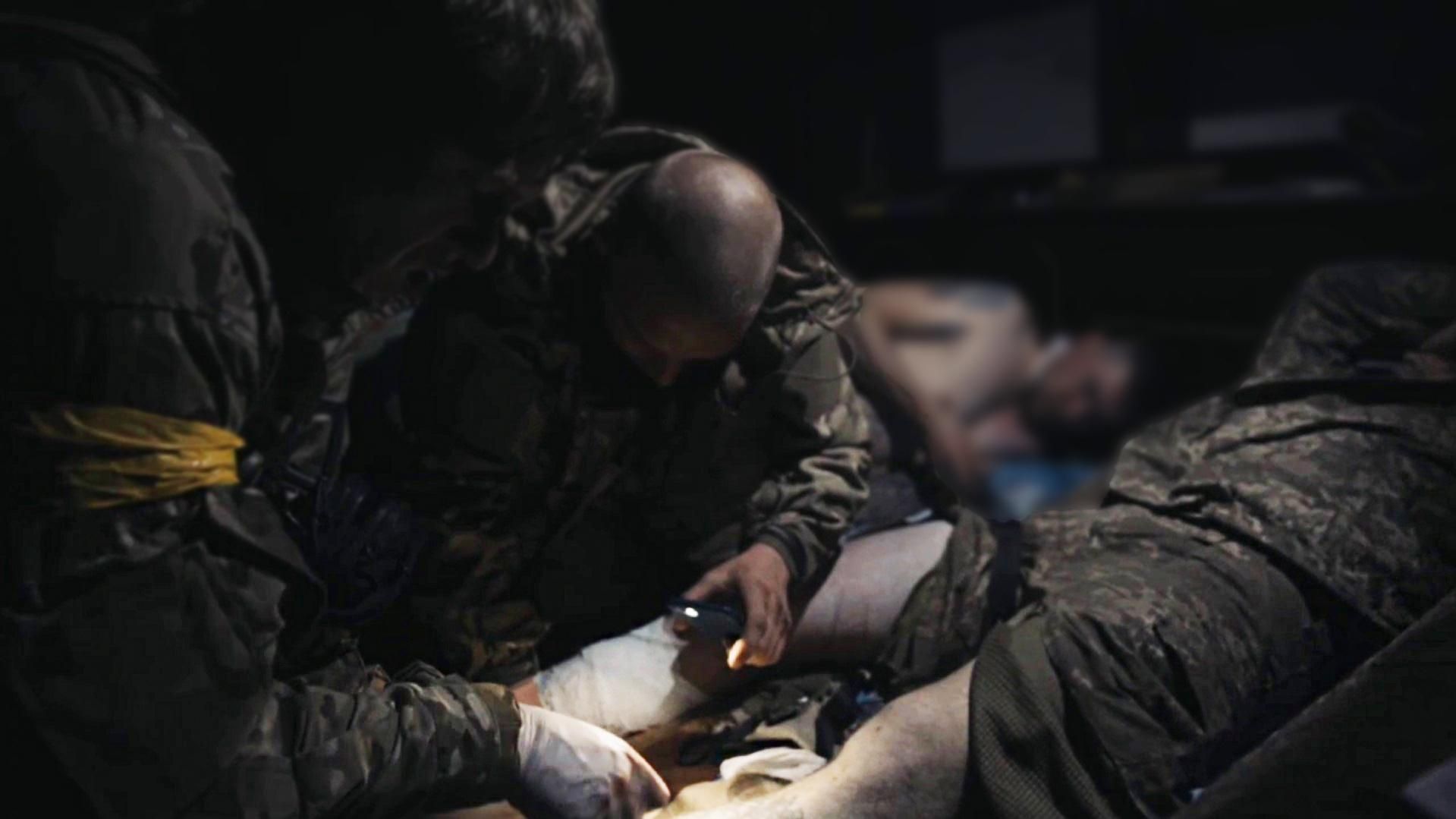 Как медики спасают жизнь украинских защитников на фронте: тяжелое видео