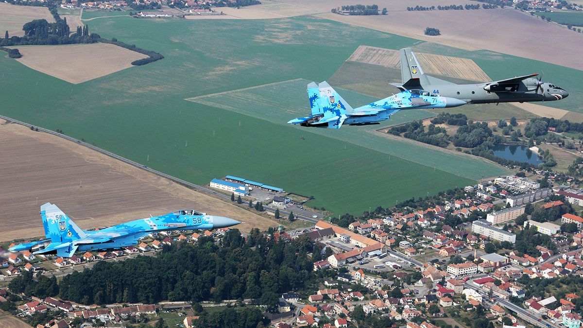 Українська авіація вдарила по позиціях росіян у 5 різних населених пунктах Херсонщини Українська авіація вдарила по позиціях росіян у 5 різних населених пунктах Херсонщини