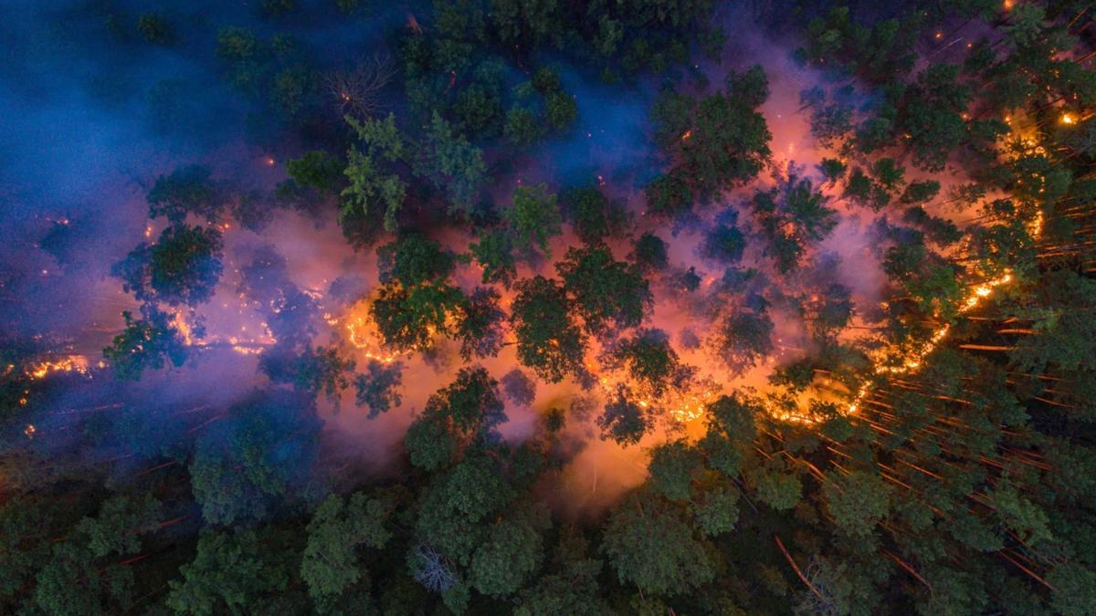 Пожежі не такі важливі: у Росії почали масовий призов рятувальників до армії