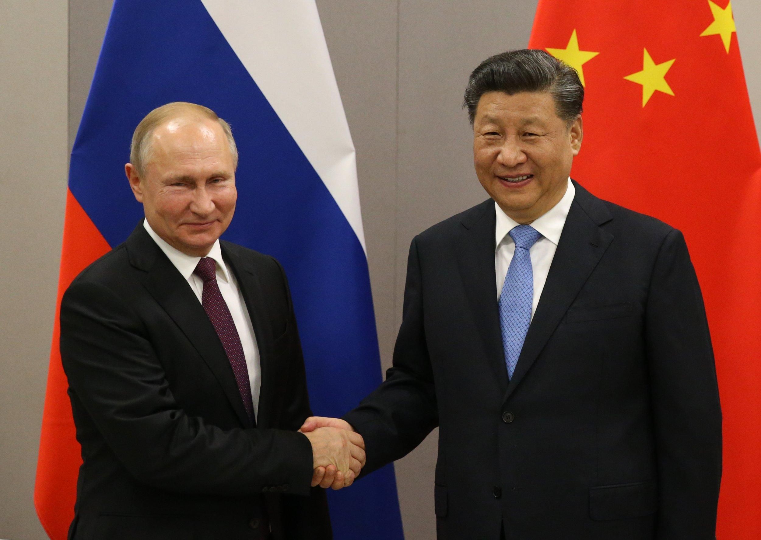 Китай на боці Росії, але боїться санкцій Заходу, – Харитонов