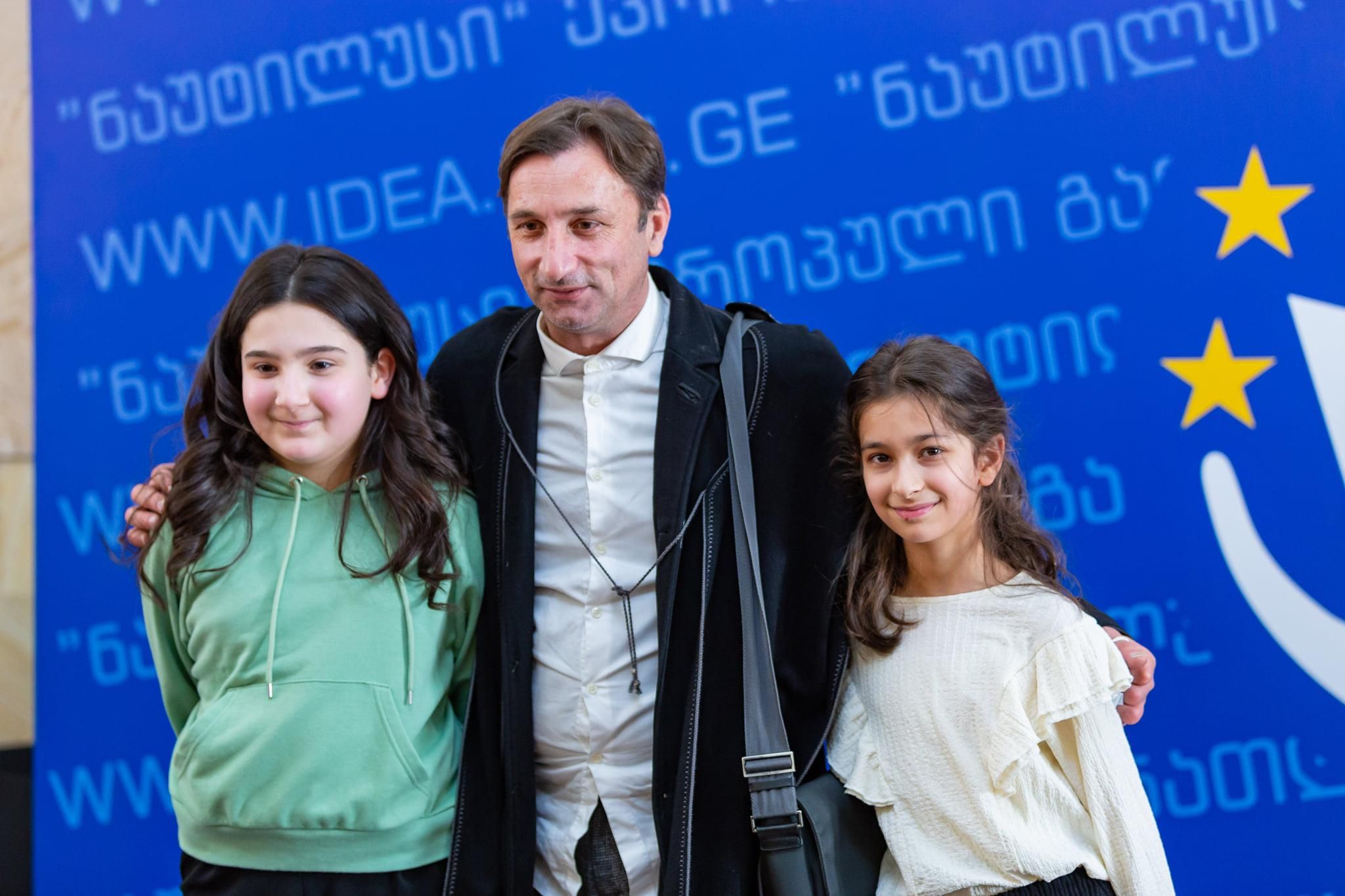 Обычный грузинский учитель собрал для Украины 700 тысяч долларов: впечатляющая история Обычный грузинский учитель собрал для Украины 700 тысяч долларов: впечатляющая история