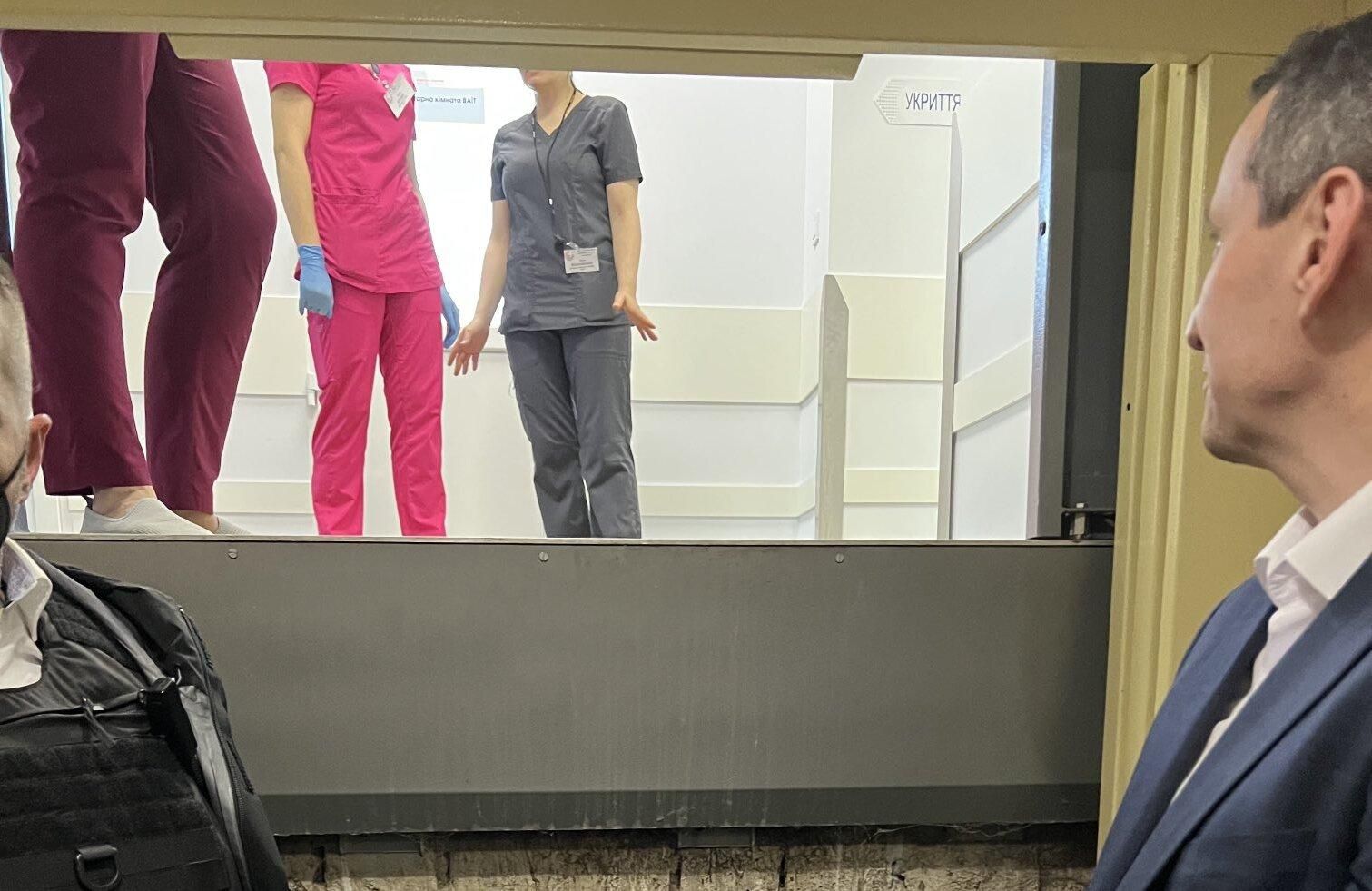 Немецкий министр застрял в лифте с Ляшко во время визита в Украину Немецкий министр застрял в лифте с Ляшко во время визита в Украину