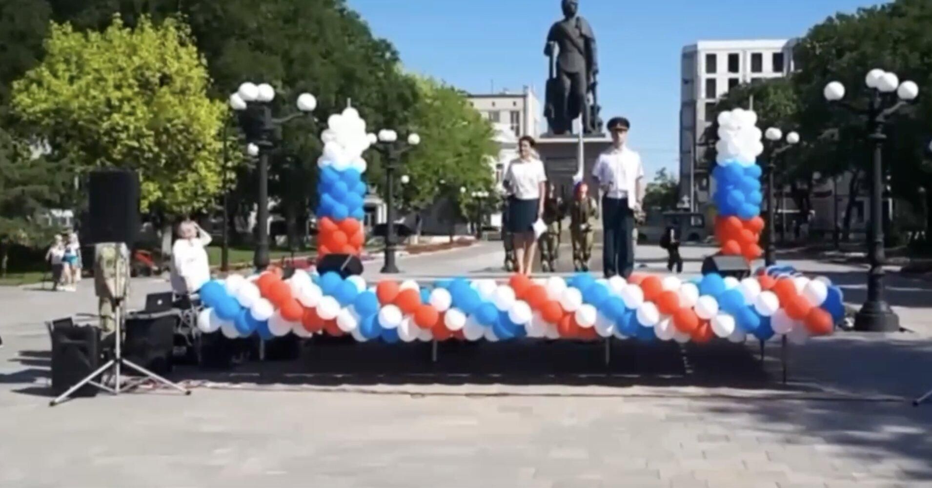 Артистів більше, ніж глядачів: херсонці проігнорували "день Росії", який організували окупанти Артистів більше, ніж глядачів: херсонці проігнорували "день Росії", який організували окупанти