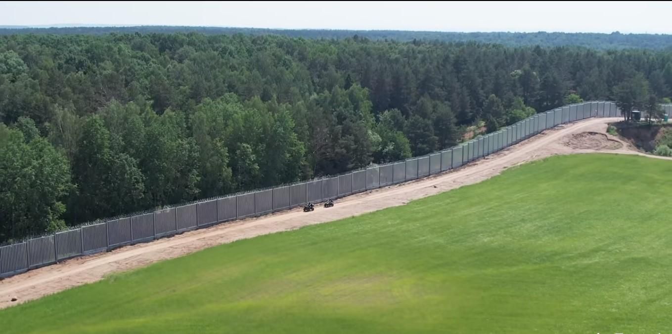 Польща збудувала перші 140 кілометрів стіни на кордоні з Білоруссю
