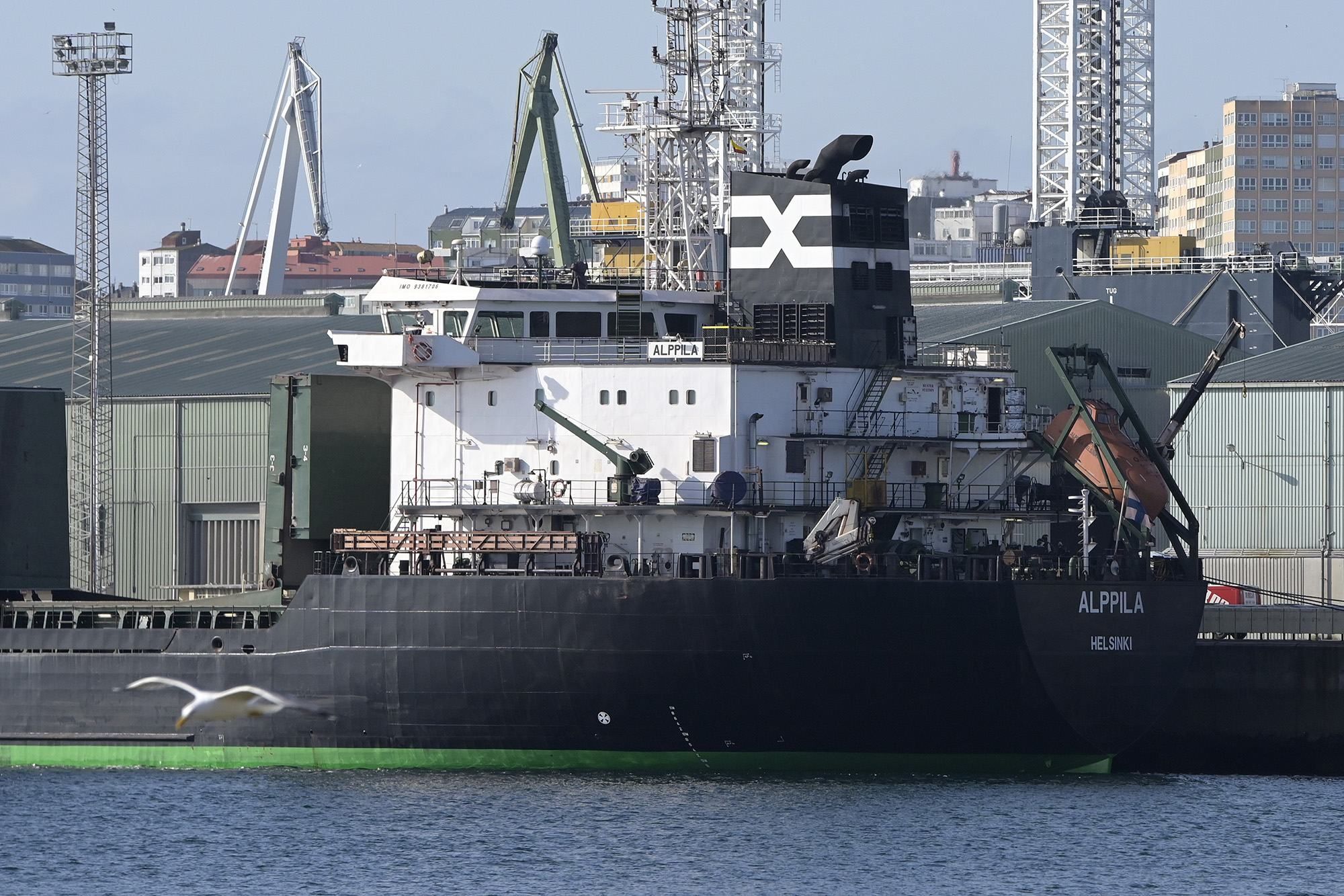 Альтернативным путем: первое украинское судно с кукурузой прибыло в Испанию, – СМИ