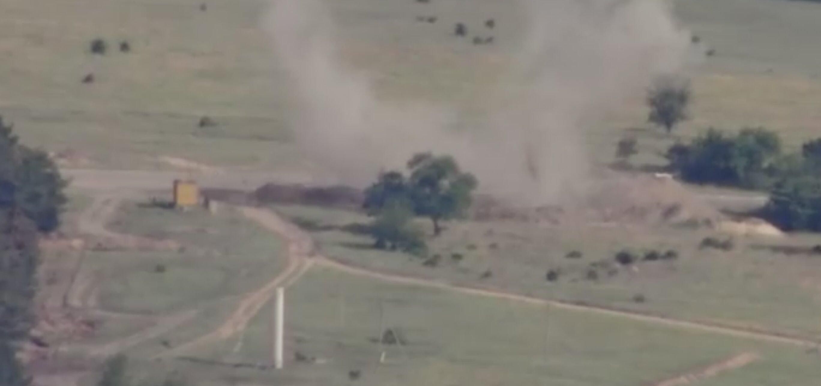 "Привет" от танкистов: ВСУ ударили по вражескому блокпосту "Привет" от танкистов: ВСУ ударили по вражескому блокпосту