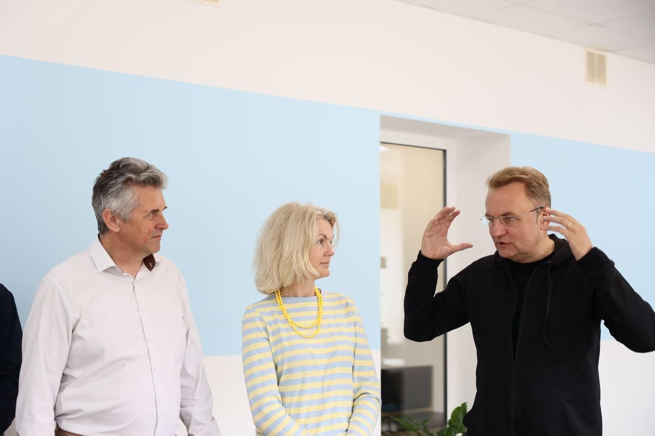 У Львові об'єднали всі послуги для переселенців в одному місці: як працює офіс У Львові об'єднали всі послуги для переселенців в одному місці: як працює офіс