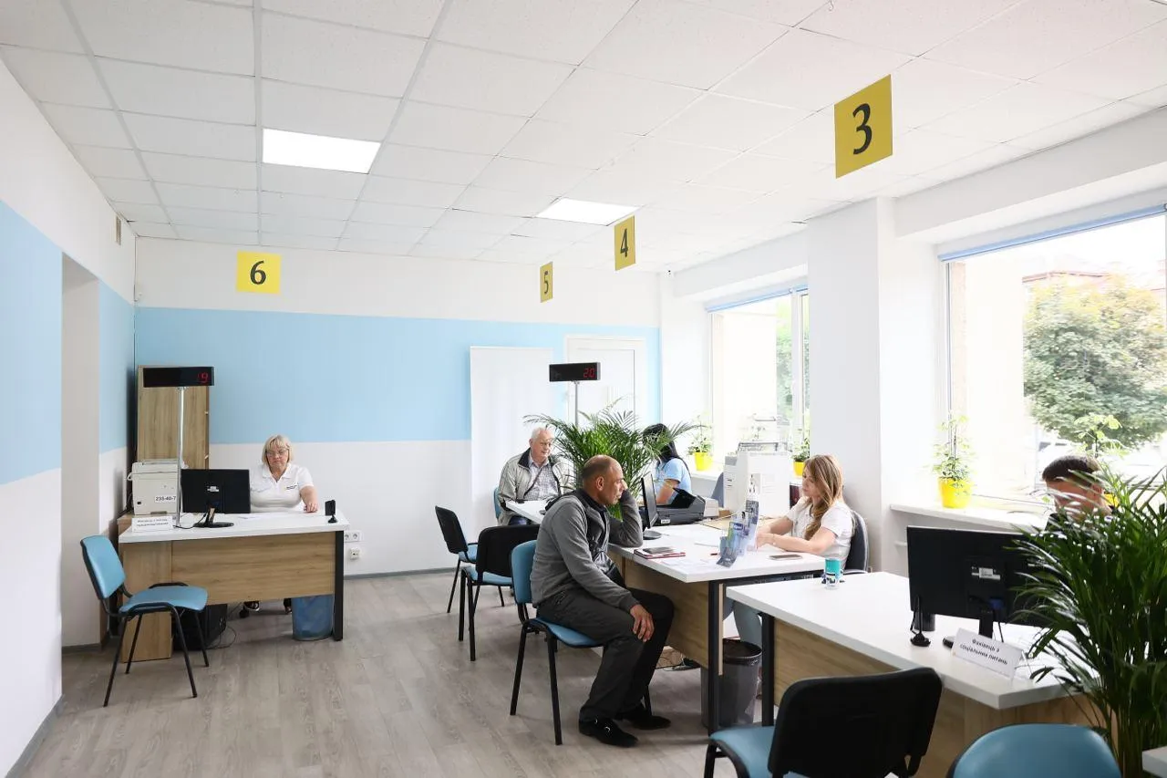 У Львові об'єднали всі послуги для переселенців в одному місці: як працює офіс