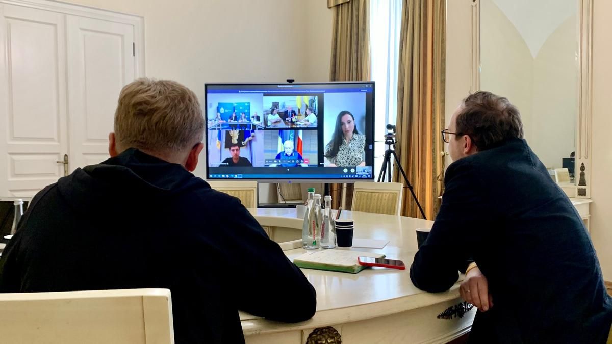 Садовый провел онлайн-встречу с мэрами Варшавы, Одессы и Харькова Садовый провел онлайн-встречу с мэрами Варшавы, Одессы и Харькова