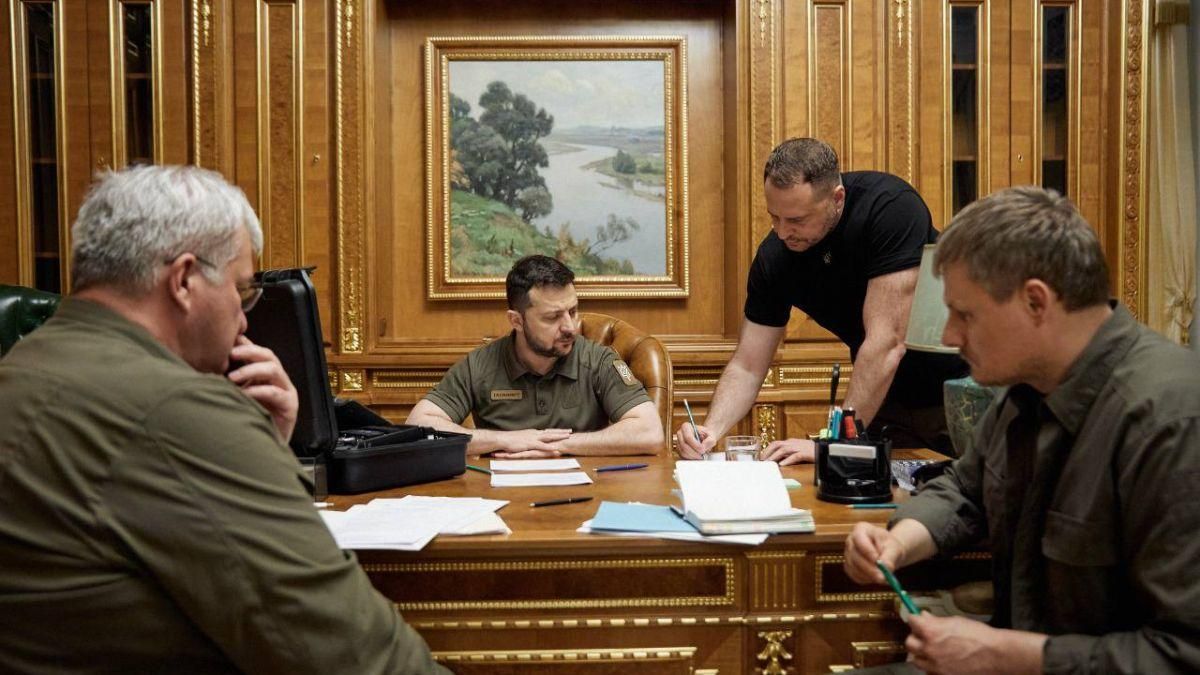 Украина получит больше оружия: Зеленский пообщался с Байденом и Джонсоном Украина получит больше оружия: Зеленский пообщался с Байденом и Джонсоном