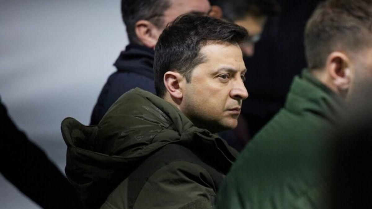 Оборону на Донбасі тримаємо, щодня чую слова захоплення нашими захисниками, – Зеленський Оборону на Донбасі тримаємо, щодня чую слова захоплення нашими захисниками, – Зеленський