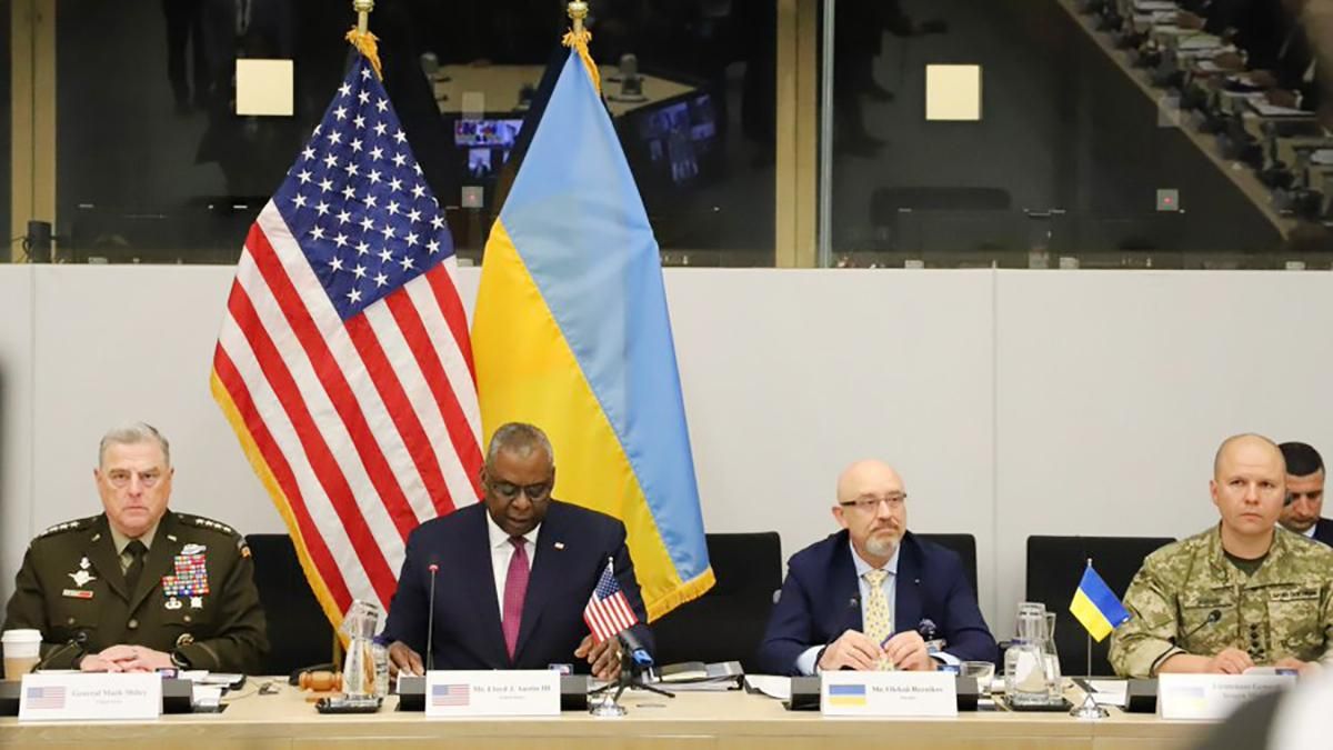 Підсумки зустрічі "Рамштайн-3": яку зброю та від яких країн отримає Україна Підсумки зустрічі "Рамштайн-3": яку зброю та від яких країн отримає Україна