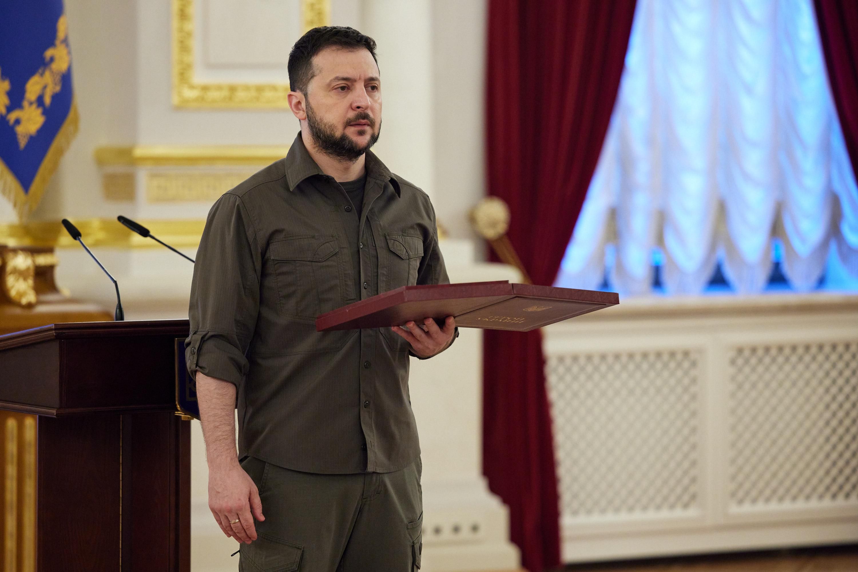 Зеленський відзначив "За мужність та відвагу" 7 військових частин Повітряних сил ЗСУ