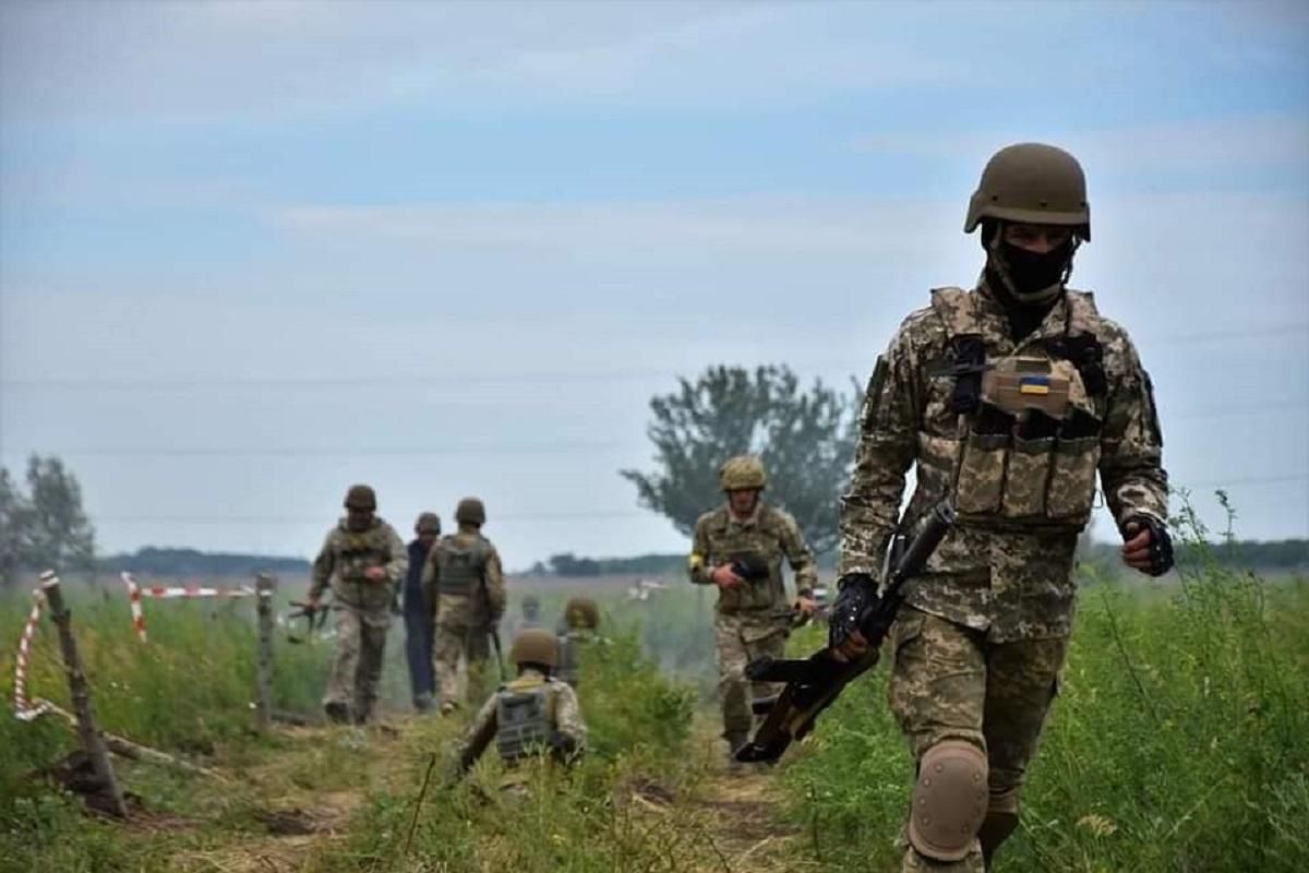 До 1 тысячи украинских воинов погибают или получают ранения каждый день на Донбассе, – Арахамия