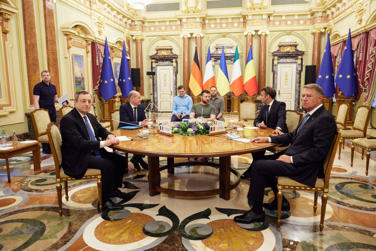 Франція, Німеччина, Італія і Румунія підтримали надання Україні статусу кандидата в ЄС, – Макрон