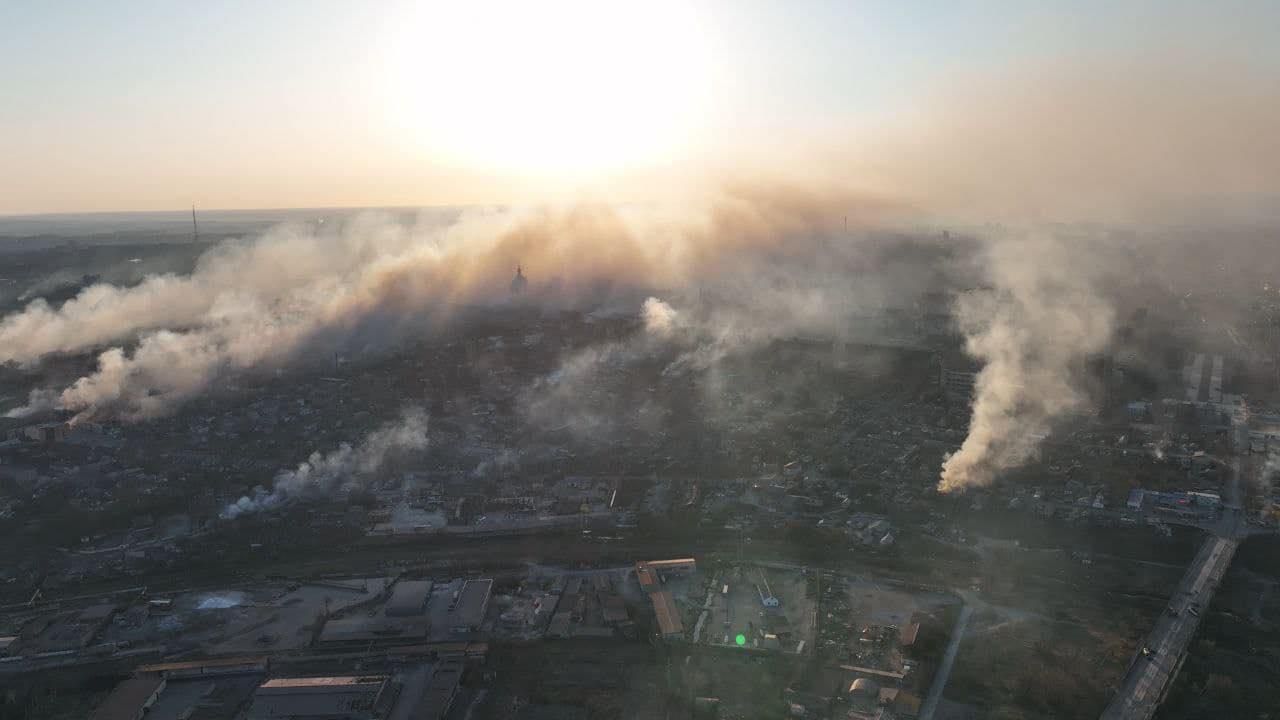 "Злітали будинки": працівник "Азовсталі" розповів про останню зміну і жахливі обстріли Маріуполя "Злітали будинки": працівник "Азовсталі" розповів про останню зміну і жахливі обстріли Маріуполя