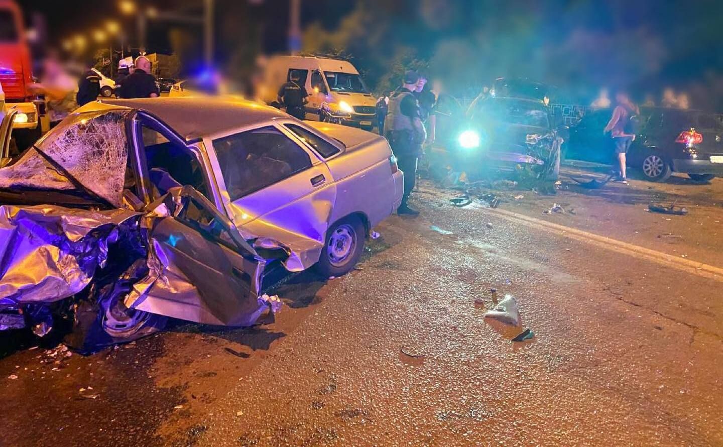 В Запорожье произошло смертельное тройное ДТП: тело погибшего водителя доставали из авто спасатели В Запорожье произошло смертельное тройное ДТП: тело погибшего водителя доставали из авто спасатели