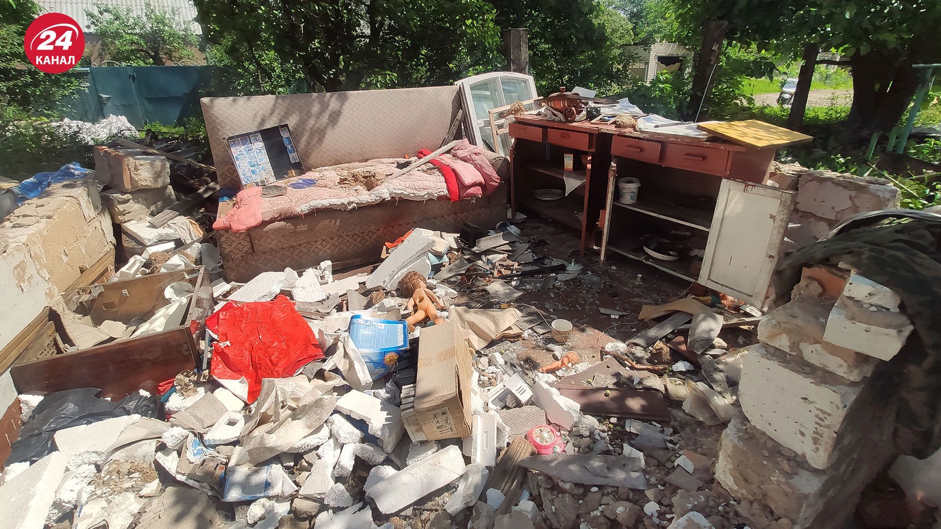 Остались только руины: эксклюзивные кадры страшных последствий обстрела россиян на Харьковщине