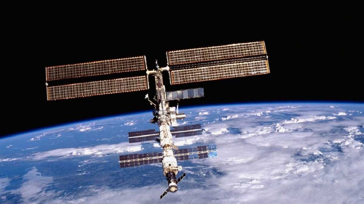 "Роскосмос" вихваляється порятунком МКС від космічного сміття, але утворила його сама Росія - Техно