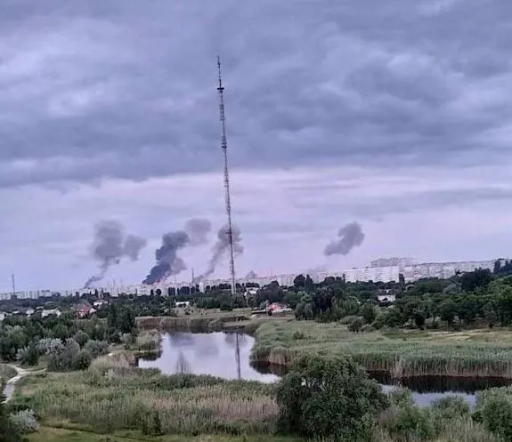 От 6 до 8 ракет: оккупанты попали в Кременчугский нефтеперерабатывающий завод