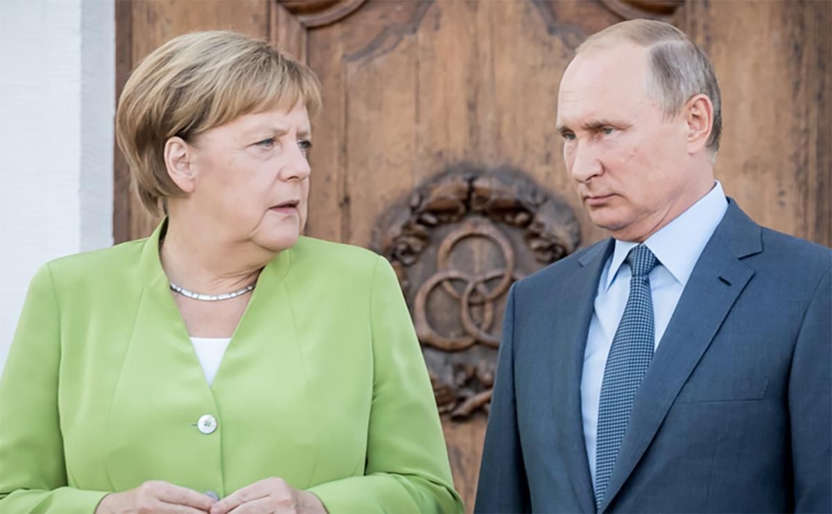 Меркель каже, що готова стати мирним посередником між Москвою та Києвом