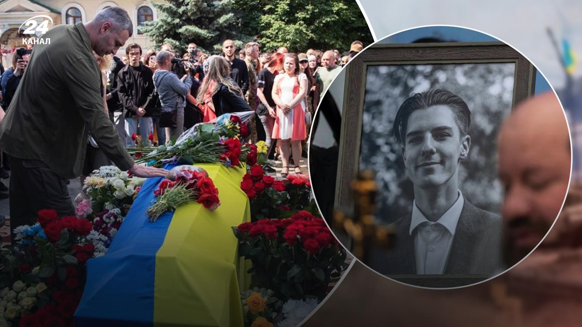 В Киеве прощаются с погибшим на фронте Романом Ратушным