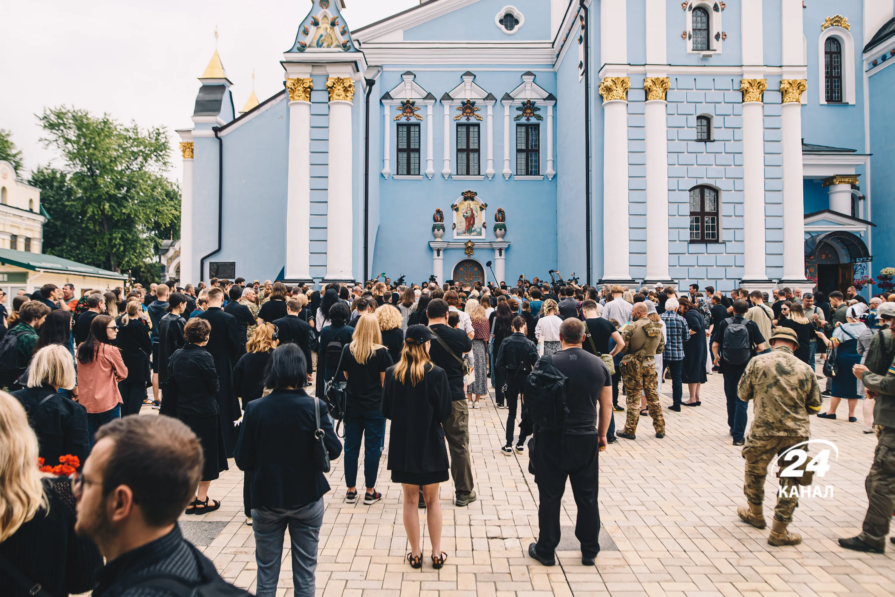 У Києві похоронили активіста і воїна Романа Ратушного У Києві похоронили активіста і воїна Романа Ратушного