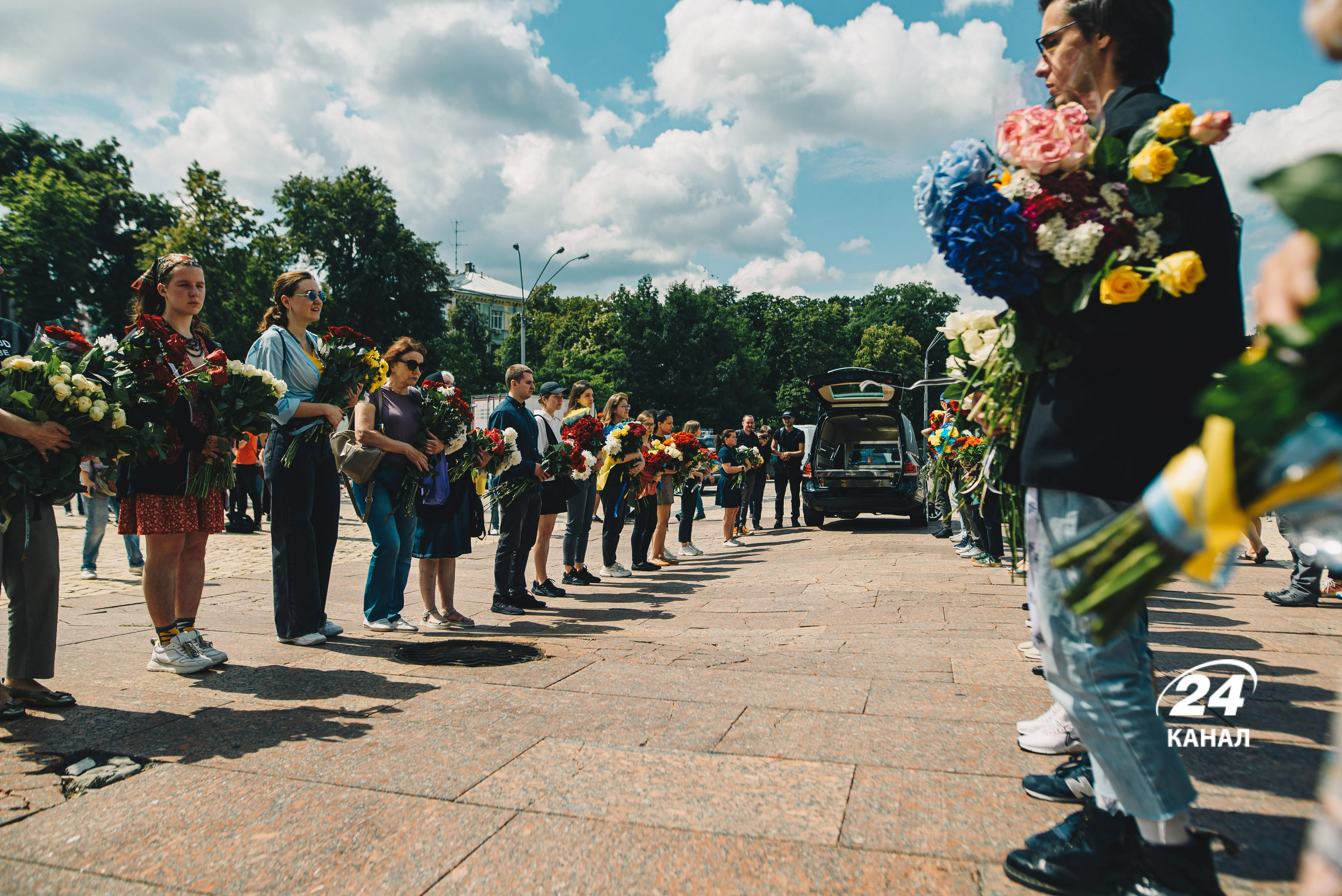 В Киеве похоронили активиста и воина Романа Ратушного