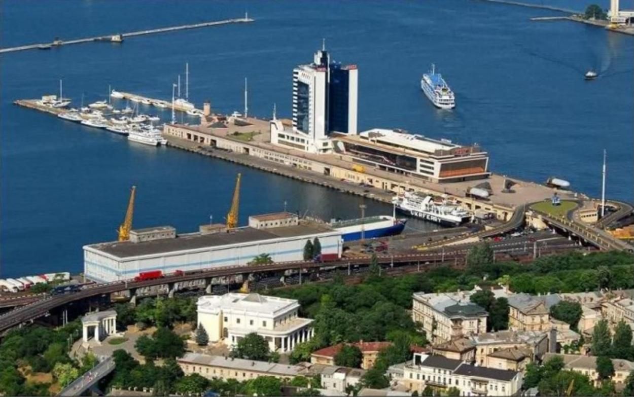 У портах Одещини Росія заблокувала майже 40 цивільних суден