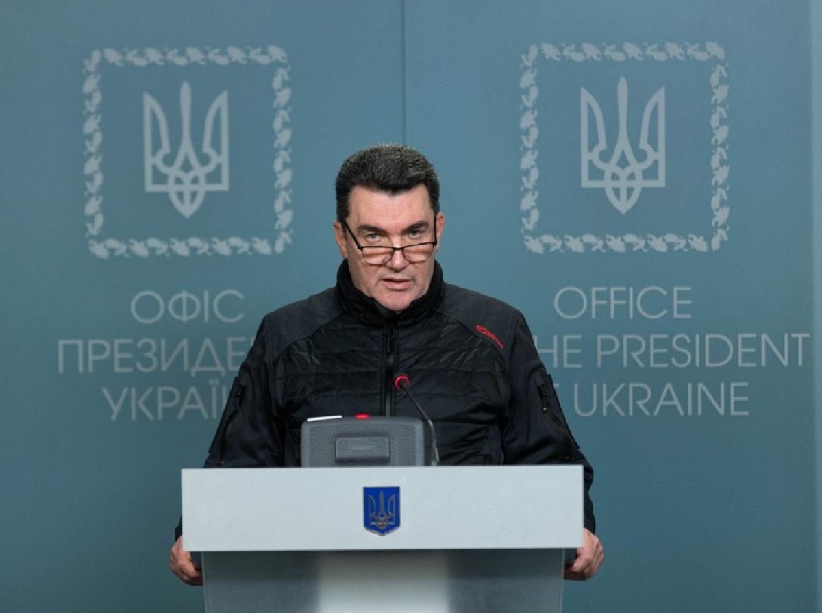 Бачив його на пеньках у Януковича, – Данілов не розуміє, як Подоляк став голосом армії - 24 Канал