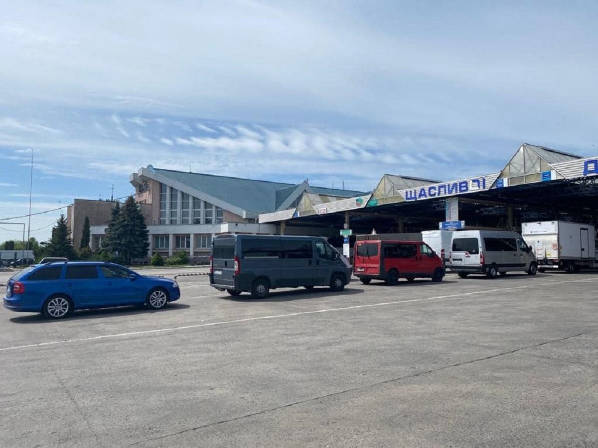 Автобуси на виїзд до Польщі через "Краківець-Корчова" не пускають: де можна проїхати Автобуси на виїзд до Польщі через "Краківець-Корчова" не пускають: де можна проїхати