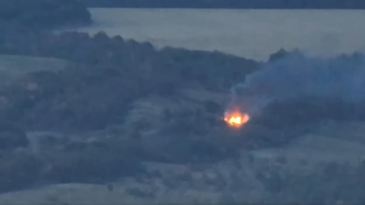 В степях Донбасса "потерялся" еще один вражеский танк: ВСУ ликвидировали его прямым попаданием В степях Донбасса "потерялся" еще один вражеский танк: ВСУ ликвидировали его прямым попаданием