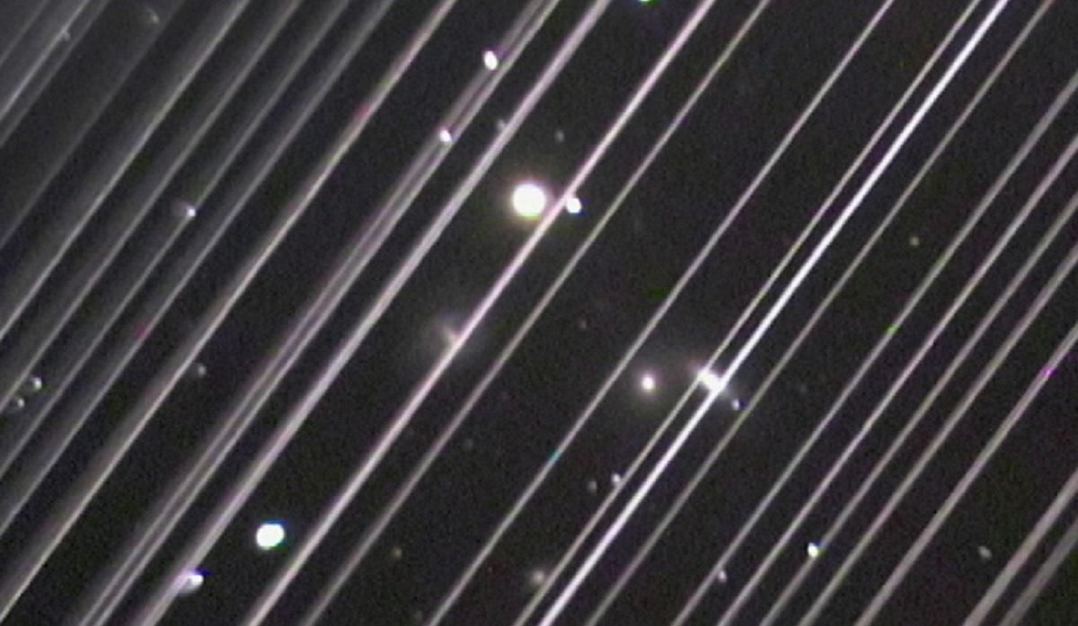 Новые спутники SpaceX Starlink создают еще больше проблем для астрономов  в чем дело - Техно