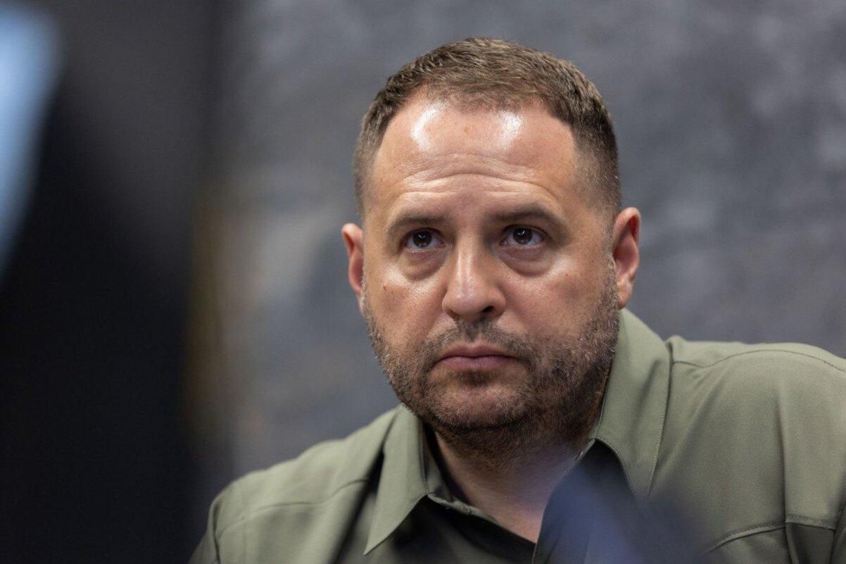 Захисники "Азовсталі" живі, питання їхнього повернення зараз головне, – Єрмак Захисники "Азовсталі" живі, питання їхнього повернення зараз головне, – Єрмак