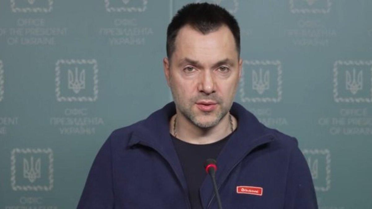 Обстріли надовго, – Арестович радить харків'янам вивозити з міста дітей та літніх людей Обстріли надовго, – Арестович радить харків'янам вивозити з міста дітей та літніх людей