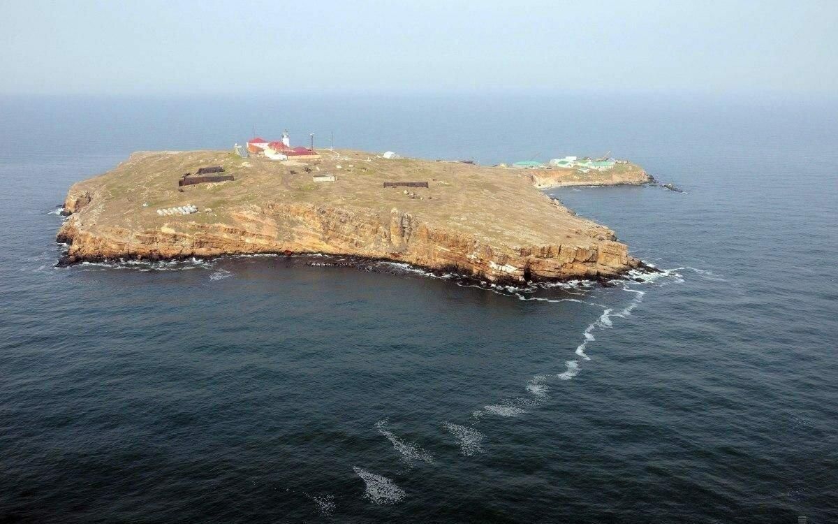 75 защитников острова Змеиный до сих пор находятся в российском плену 75 защитников острова Змеиный до сих пор находятся в российском плену