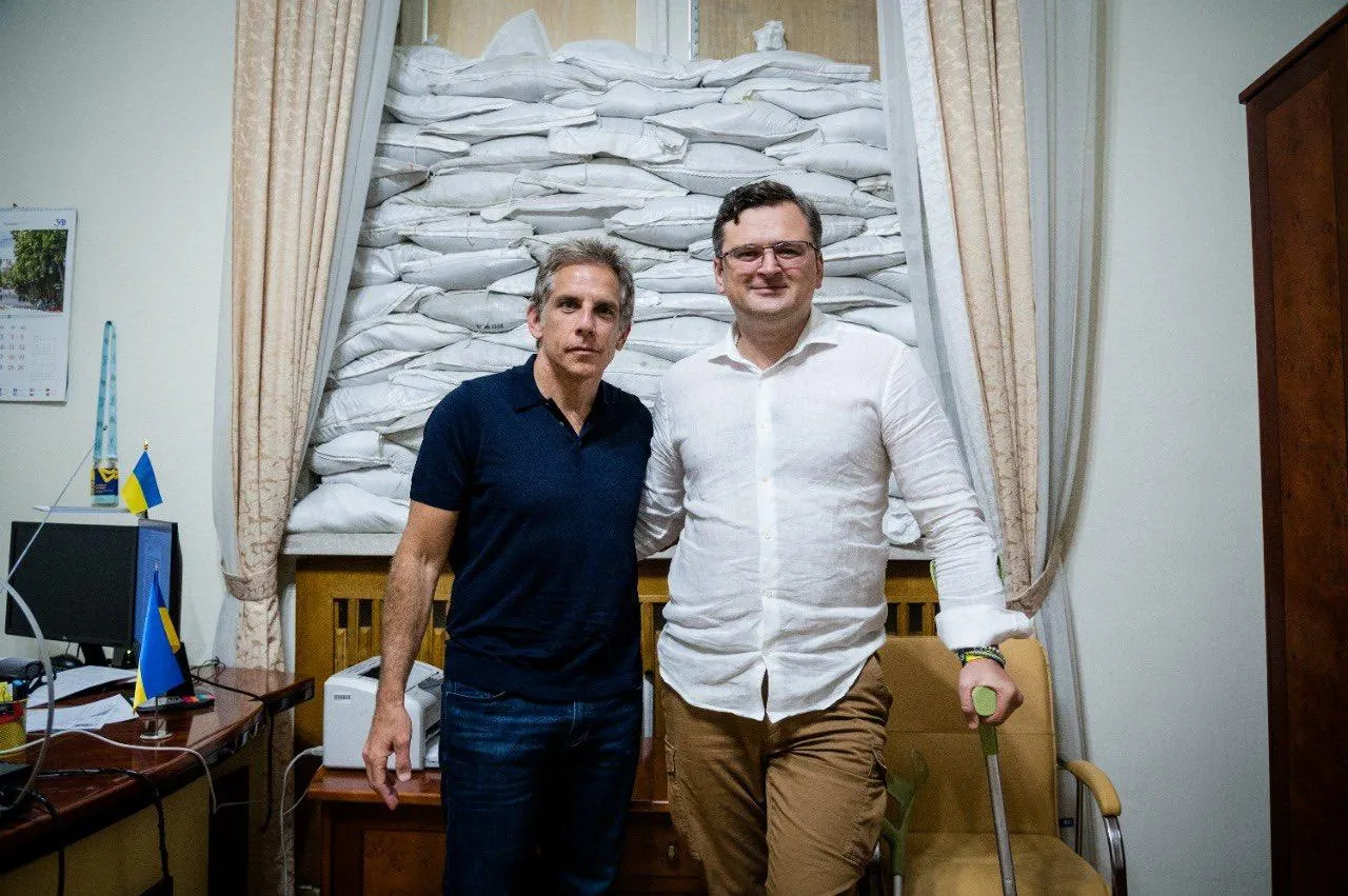 Кулеба встретился со Стиллером и обсудил помощь украинским беженцам: эмоциональные фото Кулеба встретился со Стиллером и обсудил помощь украинским беженцам: эмоциональные фото