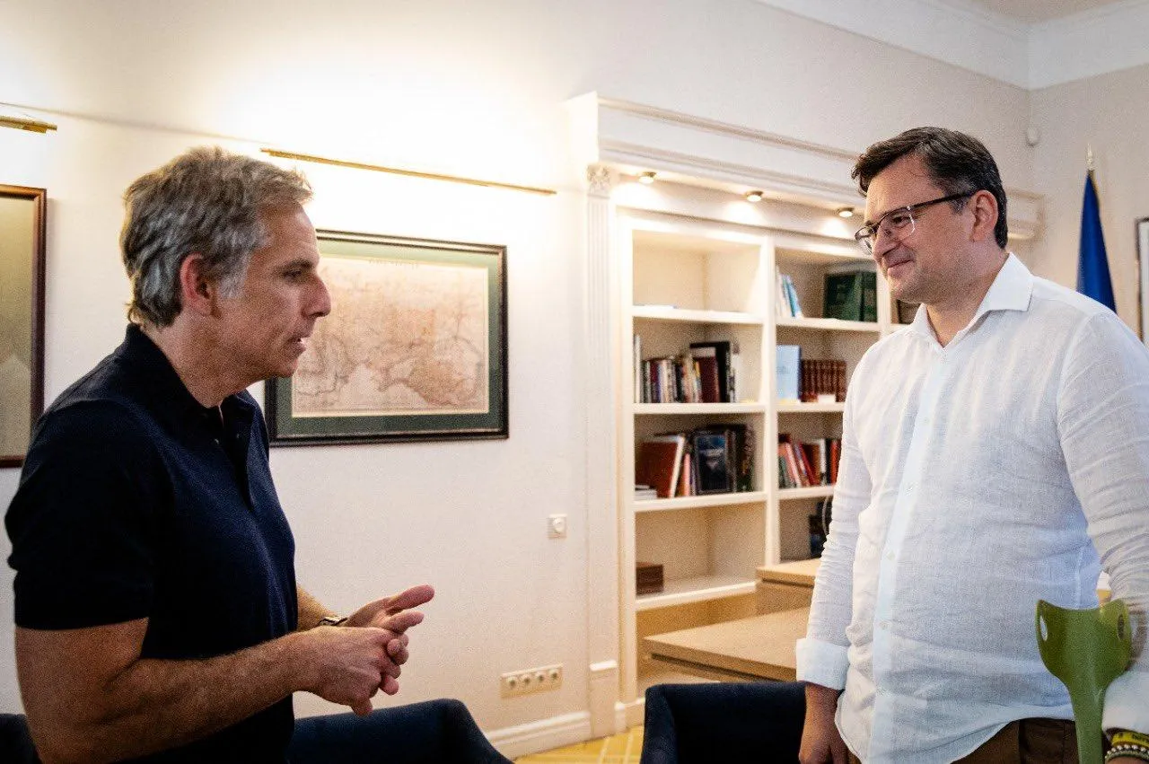 Кулеба встретился со Стиллером и обсудил помощь украинским беженцам: эмоциональные фото Кулеба встретился со Стиллером и обсудил помощь украинским беженцам: эмоциональные фото