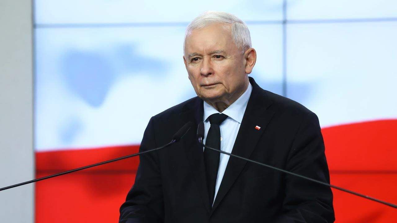 Качинський пішов у відставку з посади віцепрем'єра Польщі Качинський пішов у відставку з посади віцепрем'єра Польщі