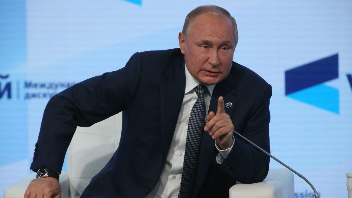Путін заявив, що і далі "розвиватиме своє військо"