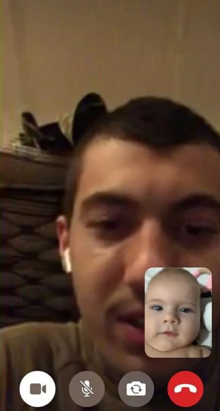 Даниил постоянно звонил по телефону жене и дочери из Мариуполя. Даниил постоянно звонил по телефону жене и дочери из Мариуполя.