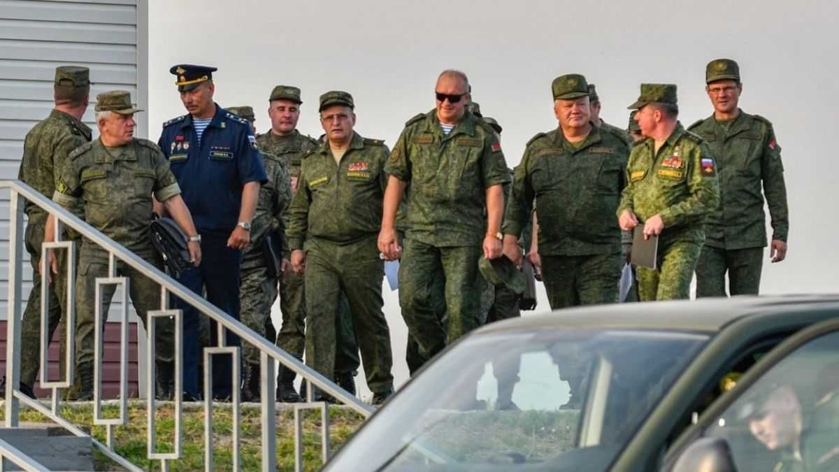 Кремль может "чистить" высших офицеров за провал в войне: речь о Дворникове и Сердюкове, – ISW